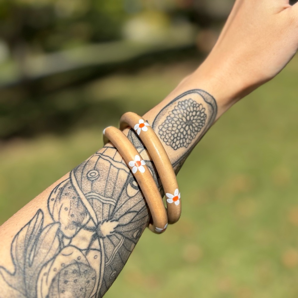 Vintage 60s Hand-Painted Wood Flower Bracelet Bangles - Picture 4 of 5